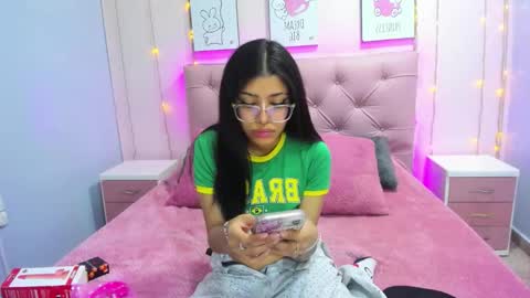 Snapshot of issaa_tyler chatting on October 23, 2025, 3:50 am Issa  online show from October 23, 2025, 3:50 am