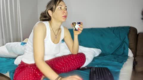 Snapshot of issabelle_69 chatting on February 13, 2025, 5:37 am Issabelle online show from February 13, 2025, 5:37 am