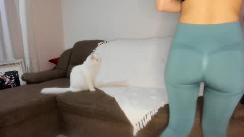 Snapshot of issabelle_69 chatting on February 28, 2025, 6:43 am Issabelle online show from February 28, 2025, 6:43 am