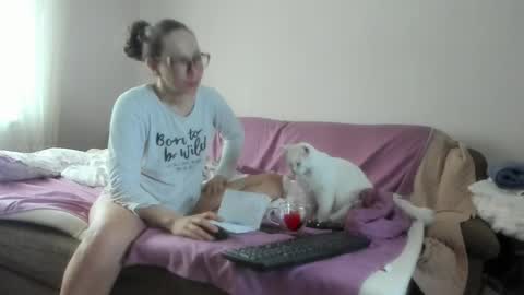 Issabelle online show from February 28, 2026, 6:25 am