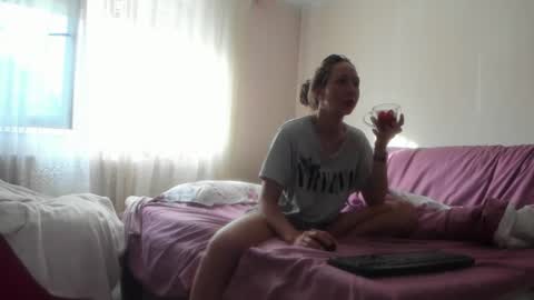 Issabelle online show from June 17, 2026, 4:15 am