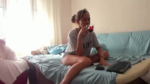Issabelle online show from June 27, 2026, 5:45 am