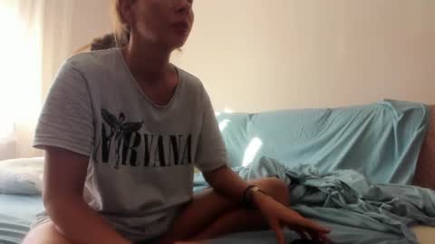 Issabelle online show from July 6, 2026, 4:42 am
