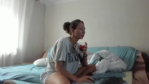 Issabelle online show from July 8, 2026, 5:34 am