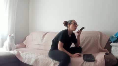 Issabelle online show from July 15, 2026, 7:46 am