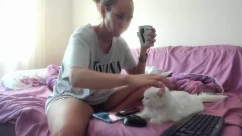 Issabelle online show from July 21, 2026, 3:53 am