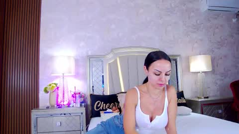 Snapshot of issadorra chatting on February 25, 2026, 10:03 am Issadorra online show from February 25, 2026, 10:03 am