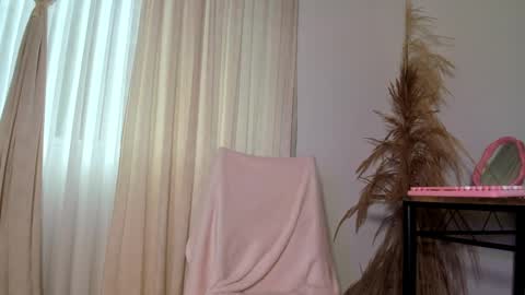 Snapshot of issagodiva chatting on September 15, 2025, 1:11 pm  .  .   .  .   online show from September 15, 2025, 1:11 pm