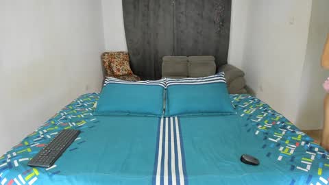 Snapshot of issalovexxx chatting on December 11, 2024, 5:32 am Isabella  online show from December 11, 2024, 5:32 am