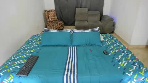 Snapshot of issalovexxx chatting on February 22, 2025, 5:23 am Isabella  online show from February 22, 2025, 5:23 am