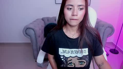 issi_loren online show from October 25, 2025, 3:29 pm