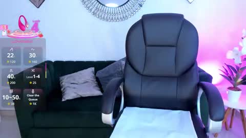 issi_loren online show from February 24, 2026, 5:55 pm