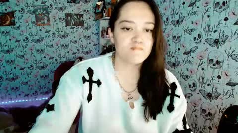 Snapshot of issis_demon chatting on October 26, 2025, 9:26 am Yiz online show from October 26, 2025, 9:26 am