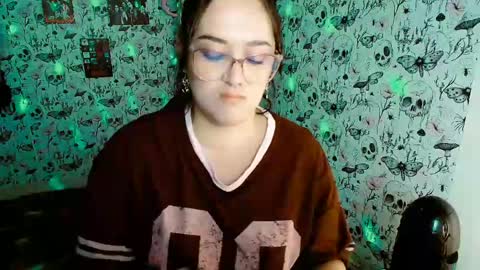 Yiz online show from May 10, 2026, 2:28 am