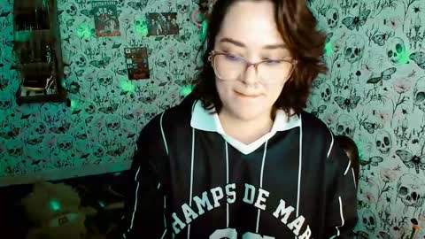 Yiz online show from May 15, 2026, 11:12 pm