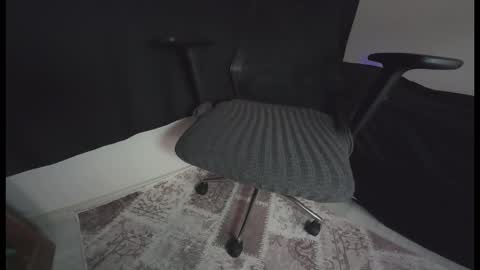 erdem online show from November 17, 2025, 11:38 am