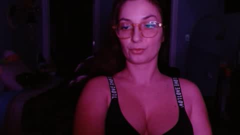 Snapshot of italiana25 chatting on December 20, 2024, 6:29 am Bella Bloom online show from December 20, 2024, 6:29 am