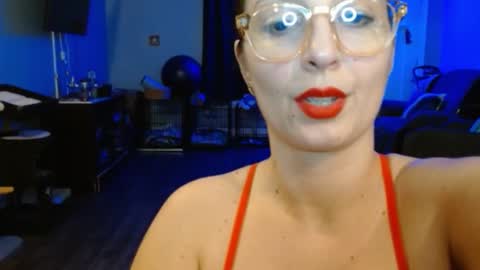 Snapshot of italiana25 chatting on February 2, 2025, 6:15 am Bella Bloom online show from February 2, 2025, 6:15 am