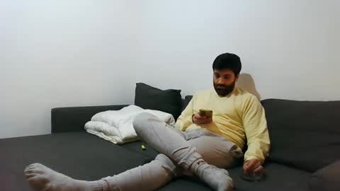 italianboybcn online show from December 15, 2024, 10:37 pm
