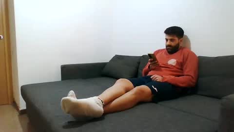 italianboybcn online show from December 18, 2024, 7:58 am