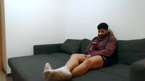 italianboybcn online show from December 18, 2024, 6:57 pm