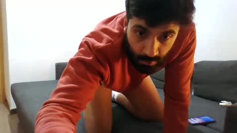 italianboybcn online show from December 25, 2024, 10:27 pm