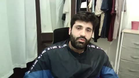 italianboybcn online show from October 31, 2025, 9:38 pm