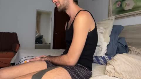 Snapshot of italianboyx0 chatting on December 18, 2025, 8:15 pm Italian Boy online show from December 18, 2025, 8:15 pm