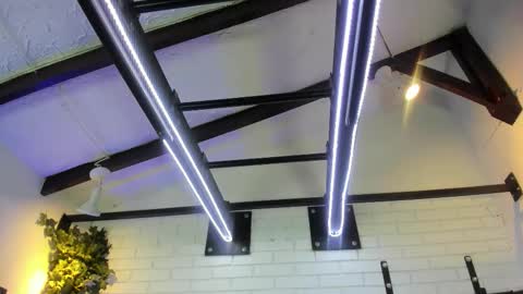 Italo Moore online show from November 6, 2025, 11:11 am