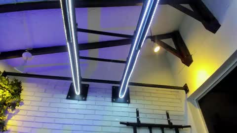 Italo Moore online show from November 9, 2025, 11:19 am