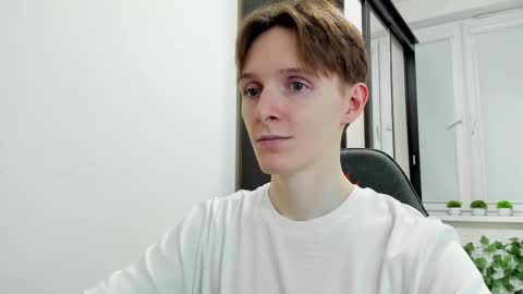 Snapshot of ithan_red chatting on March 13, 2026, 5:52 pm Ethan online show from March 13, 2026, 5:52 pm