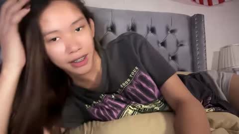 Snapshot of its_me_cora chatting on September 19, 2025, 9:00 am Cora online show from September 19, 2025, 9:00 am