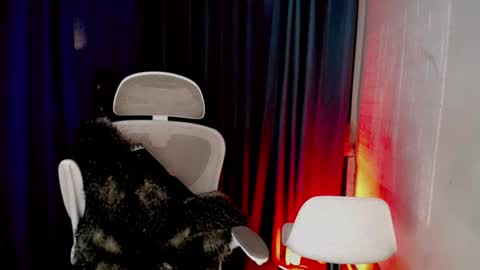 its_me_luna1111 online show from June 22, 2026, 3:25 am