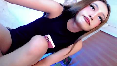 its_me_luna1111 online show from July 4, 2026, 4:35 pm