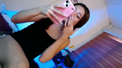 its_me_luna1111 online show from July 7, 2026, 7:23 am
