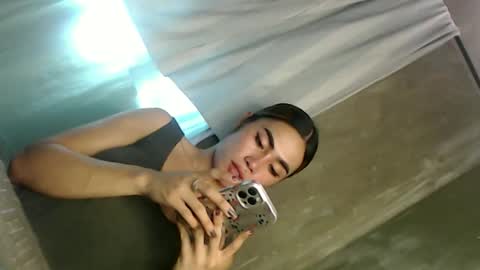 its_me_vanesa online show from March 24, 2026, 1:21 am