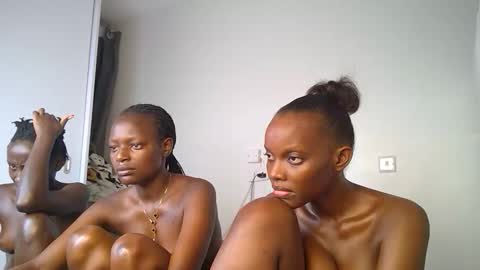Snapshot of its_metney chatting on May 16, 2026, 3:03 am Metney online show from May 16, 2026, 3:03 am