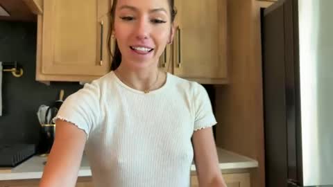 itscaylawatsun online show from February 25, 2025, 11:00 pm