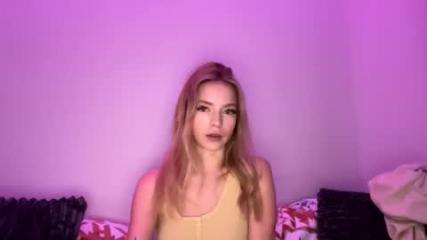 Snapshot of itsdanirose chatting on May 19, 2026, 2:18 am Danielle Rose online show from May 19, 2026, 2:18 am
