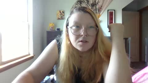 Itsglitchh222 online show from September 13, 2025, 9:14 pm