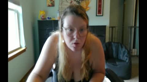 Itsglitchh222 online show from September 15, 2025, 9:37 pm