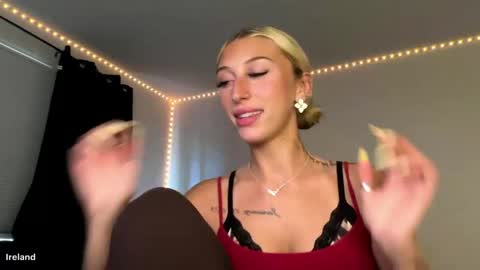 Snapshot of itsirelandbby chatting on May 25, 2026, 8:15 pm itsirelandbby online show from May 25, 2026, 8:15 pm