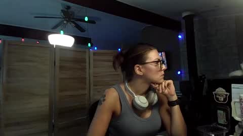 ItsMeSophie X online show from September 25, 2025, 4:00 pm