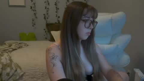 Mia Everly online show from August 9, 2026, 3:23 am