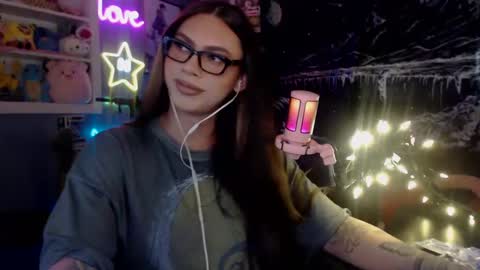 Nicki Foxx online show from January 17, 2025, 6:33 pm