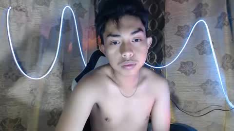 Snapshot of itsyourcummerboy_xx chatting on April 4, 2026, 5:43 pm Kyle online show from April 4, 2026, 5:43 pm
