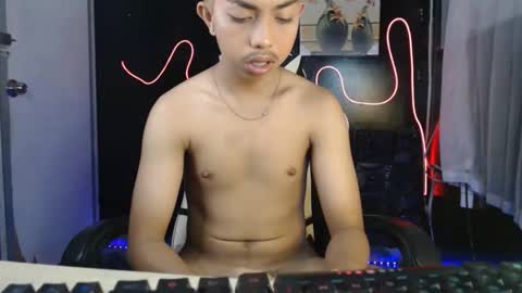 Snapshot of itsyourcummerboy_xx chatting on April 20, 2026, 7:48 pm Kyle online show from April 20, 2026, 7:48 pm