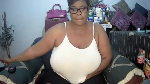 itumeleng74 online show from February 3, 2025, 6:17 pm