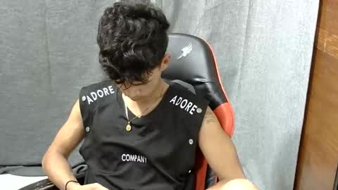 Snapshot of itzme_john chatting on April 23, 2026, 1:07 am itzme_john online show from April 23, 2026, 1:07 am