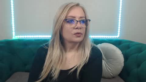 ivanacharm online show from April 23, 2026, 3:52 am